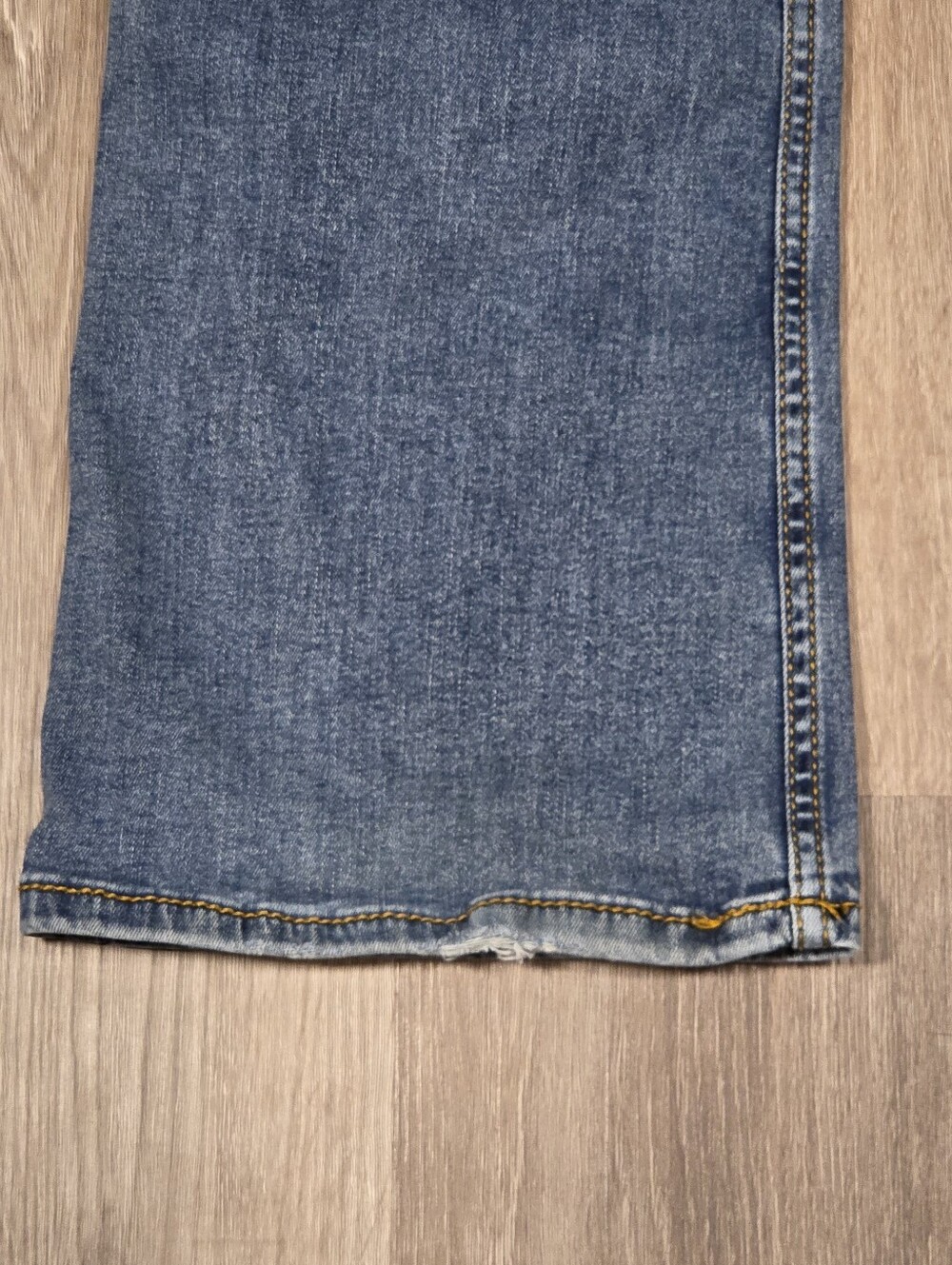 Wrangler women's bootcut jeans in a medium wash - Picture 6 of 10